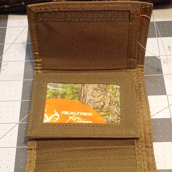 Realtree Wallet And Camo Print Travel Bag Lot - Picture 3 of 6